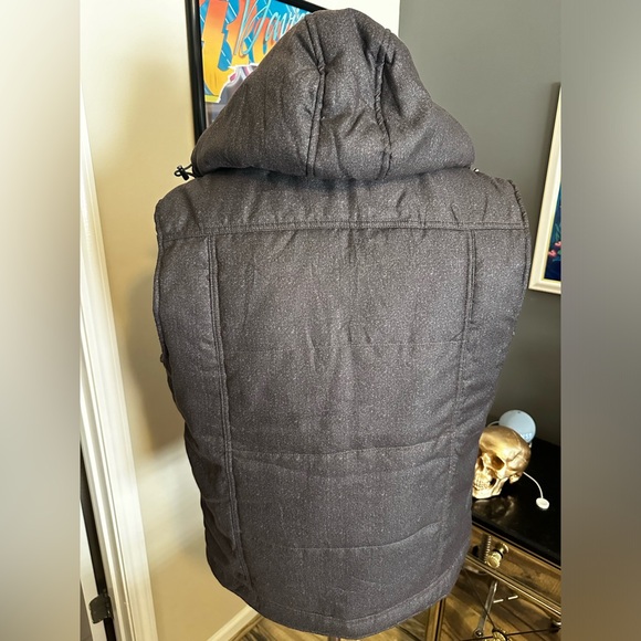 Men’s hooded puffer vest - Picture 3 of 5